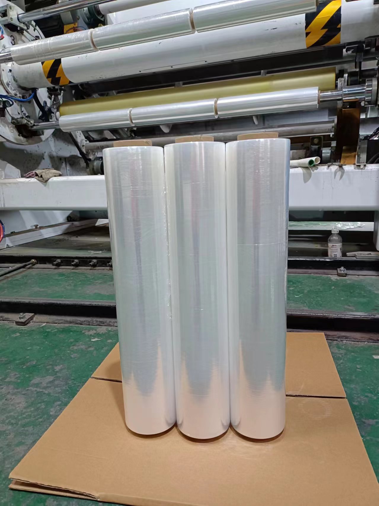 80 Gauge Hand Plastic Stretch Film, 20 Inch 1000ft Manual Stretch Film for Wrapping Pallet Boxes